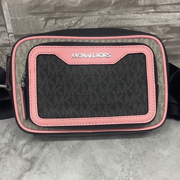 Michael Kors Cooper Colorblock Black and Pink Logo Camera Crossbody & Wallet Set - Picture 8 of 15